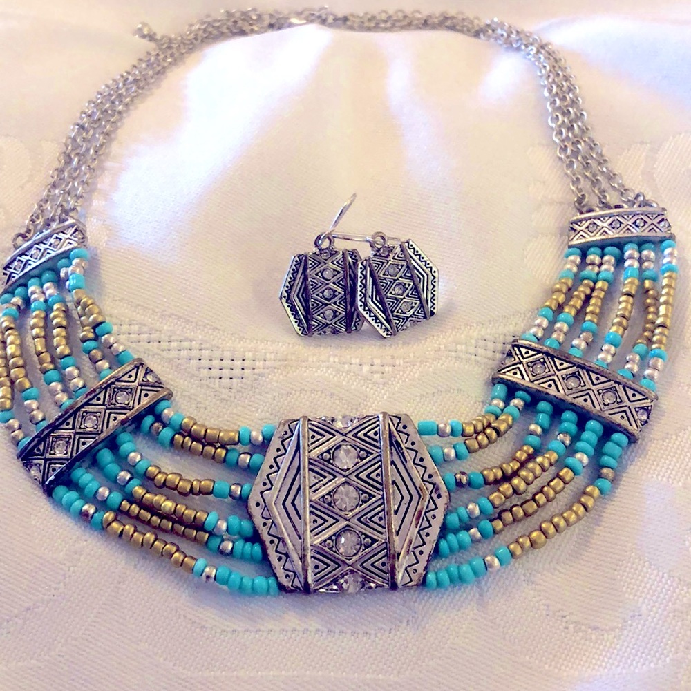 👗Silver tone & Faux Turquoise Bead Necklace & Earrings